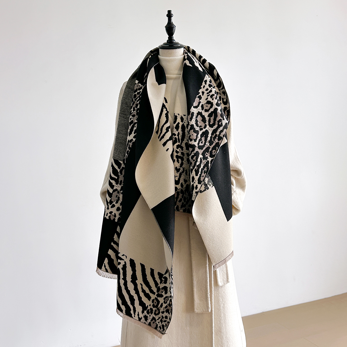 New Brand Elegance Two-Sided L - Woven Scarf Blanket reseña y precio