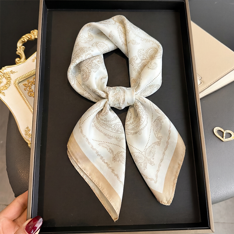 Vintage Beige Paisley Print Sq - Silk Neck Scarf reseña y precio