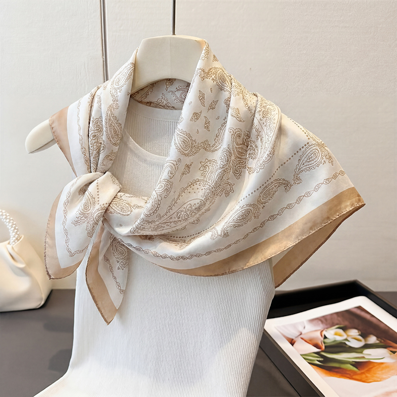 Vintage Beige Paisley Print Sq - Silk Neck Scarf reseña y precio