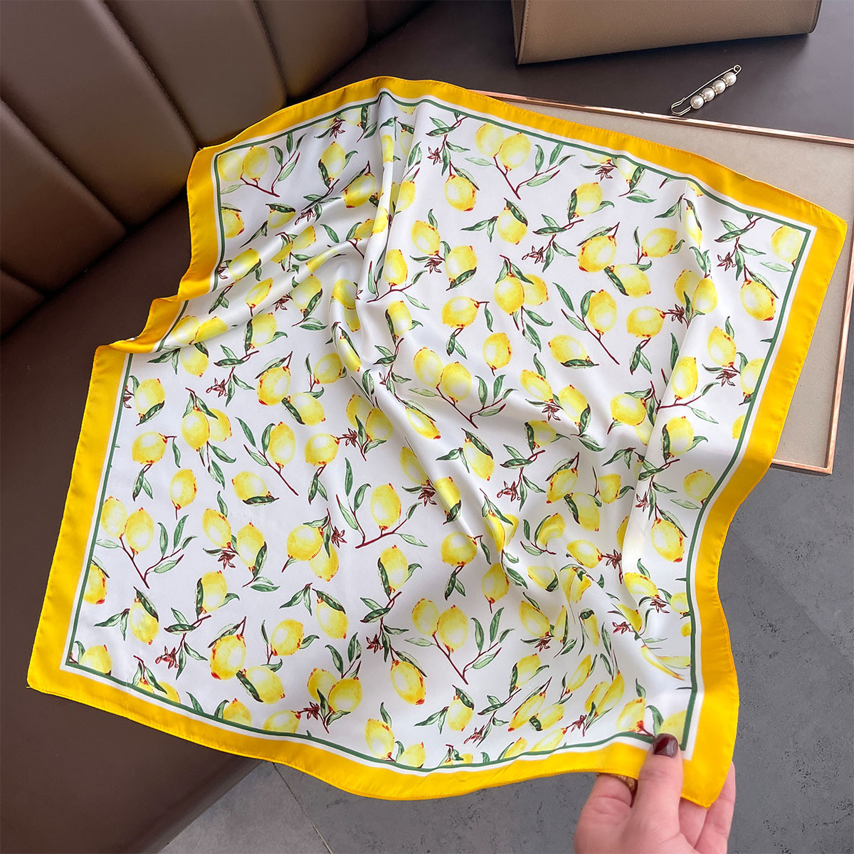 2025 New Yellow Lemon Print Sq - Silk Neck Scarf reseña y precio
