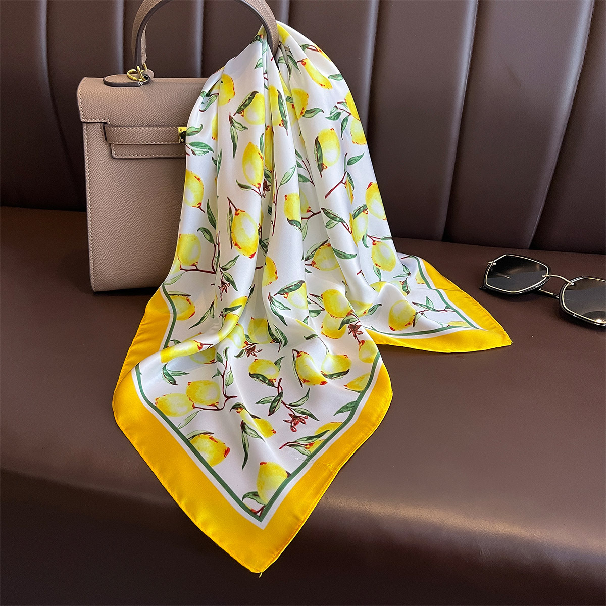 2025 New Yellow Lemon Print Sq - Silk Neck Scarf reseña y precio
