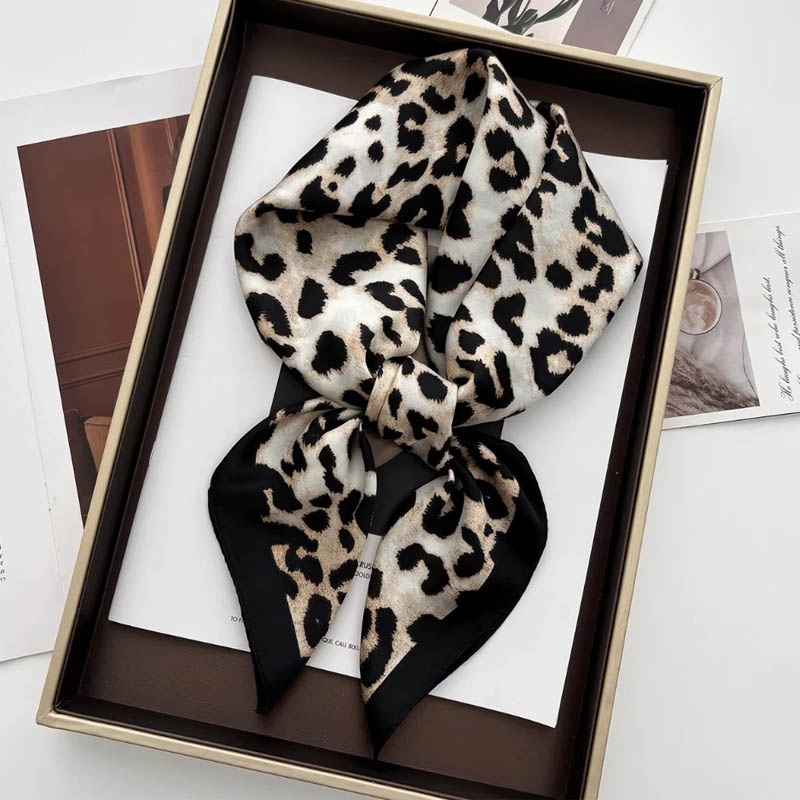 Luxury Leopard Print Female Sa - Ascot Neck Scarf reseña y precio